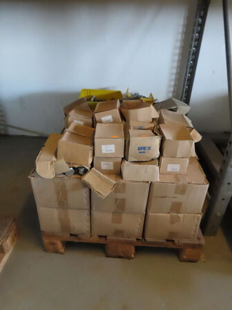 Parti bolte og møtrikker