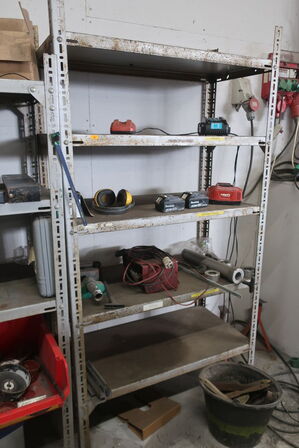 3 stk. lagerreoler med div. Værktøj, varelager, batterier m.m.