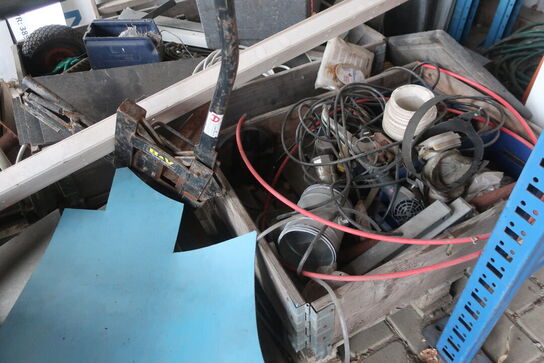 Div. varelager, reservedele, wienerstige, multistige m.m.