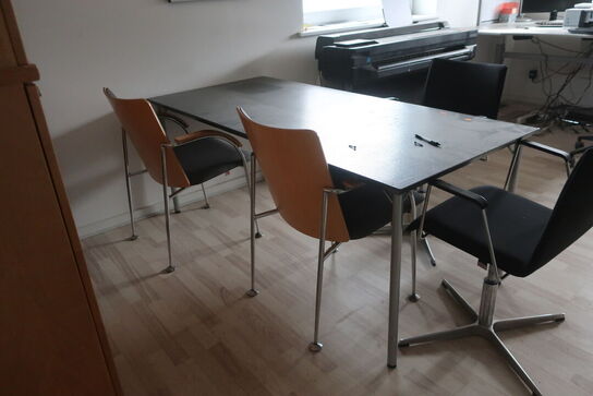 Bord med 4 stk. stole 