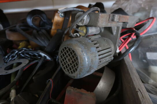 Palle med div. El-kædetaljer m.m.