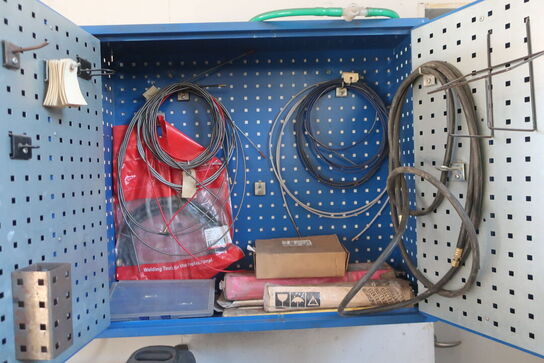 Stålskab med indhold samt div. Trykluftværktøj