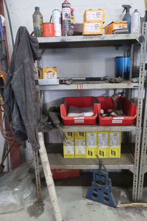 3 stk. lagerreoler med div. Værktøj, varelager, batterier m.m.
