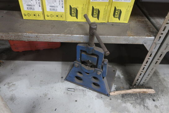 3 stk. lagerreoler med div. Værktøj, varelager, batterier m.m.