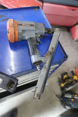 2 stk. sømpistoler PASLODE 5325/80 SQ m.fl.