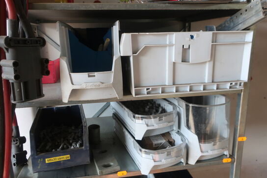 Lagerreol med div. Bor m.m.