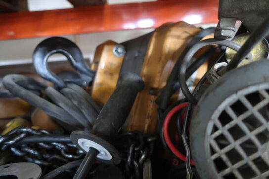 Palle med div. El-kædetaljer m.m.