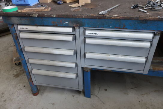 Arbejdsbord med skruestik, div. Værktøj m.m.