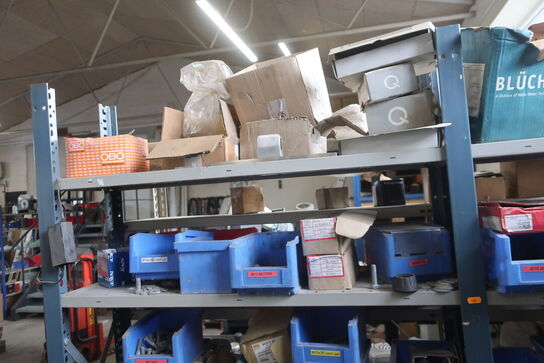 2 stk. lagerreoler med div. Bolte, varelager m.m.