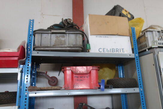 3 stk. lagerreoler med div. Værktøj, varelager, reservedele m.m.