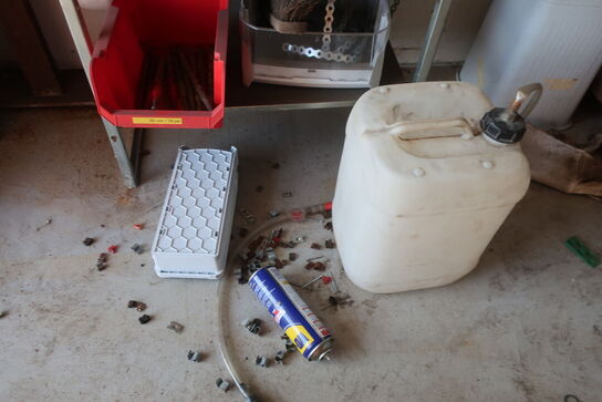 Lagerreol med div. Bor m.m.