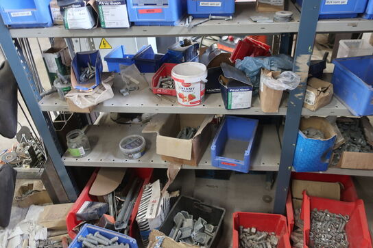 2 stk. lagerreoler med div. Bolte, varelager m.m.