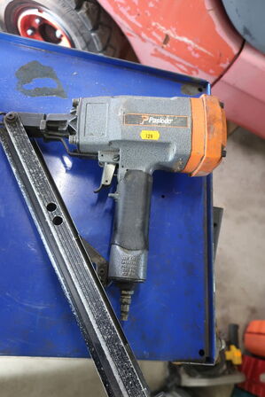 2 stk. sømpistoler PASLODE 5325/80 SQ m.fl.