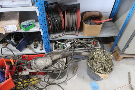 3 stk. lagerreoler med div. Værktøj, varelager, reservedele m.m.