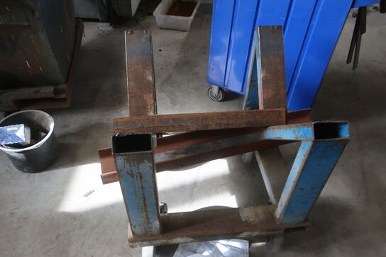 Opbevaringsvogn med div. Jern