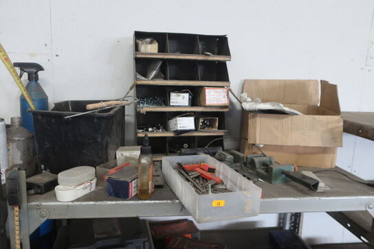 3 stk. lagerreoler med div. Værktøj, varelager, batterier m.m.