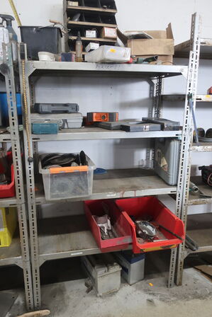 3 stk. lagerreoler med div. Værktøj, varelager, batterier m.m.