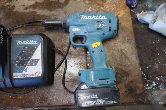 Akku blindnittepistol MAKITA DRV150 med 2 stk. batterier og lader