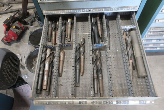 Stålskab med div. Bor