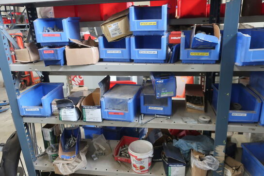 2 stk. lagerreoler med div. Bolte, varelager m.m.