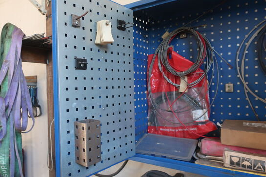 Stålskab med indhold samt div. Trykluftværktøj