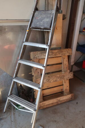 Trappestige samt støttebuk