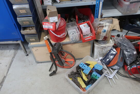 3 stk. lagerreoler med div. Værktøj, varelager, reservedele m.m.