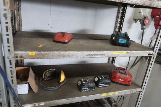 3 stk. lagerreoler med div. Værktøj, varelager, batterier m.m.