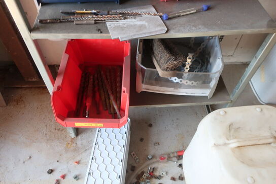 Lagerreol med div. Bor m.m.