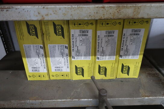 3 stk. lagerreoler med div. Værktøj, varelager, batterier m.m.