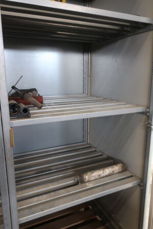 Stålskab med div. Værktøj m.m.