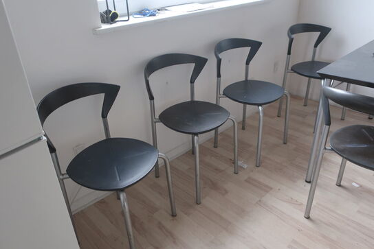 Bord med 7 stk. stole