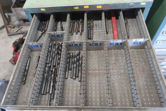 Stålskab med div. Bor