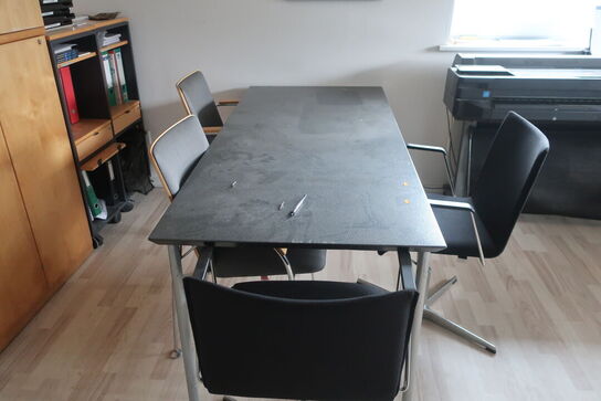 Bord med 4 stk. stole 