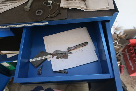 Stålskab med div. Værktøj