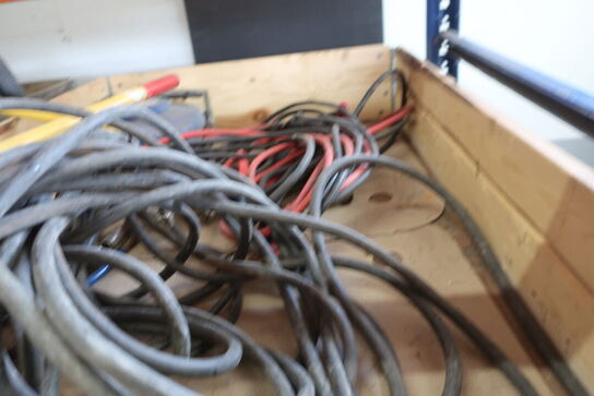 Palle med div. kabler