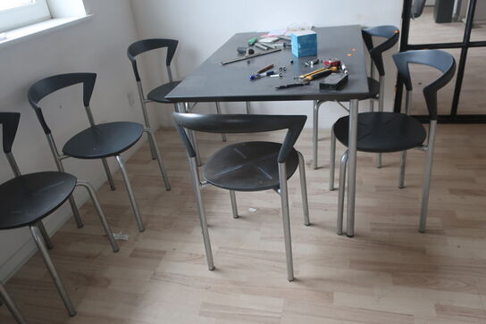 Bord med 7 stk. stole