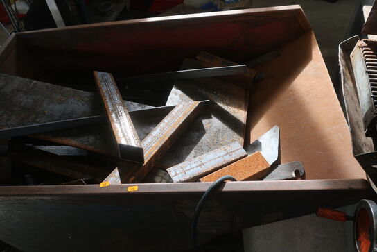 Vippecontainer med indhold