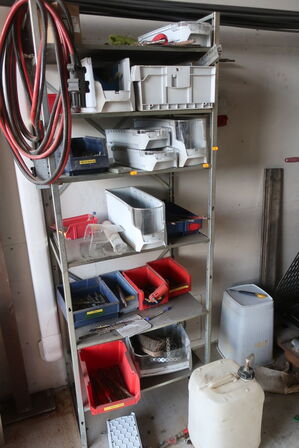 Lagerreol med div. Bor m.m.