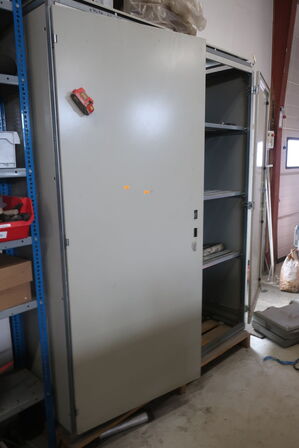 Stålskab med div. Værktøj m.m.