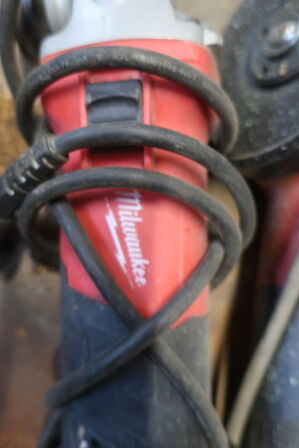 2 stk. vinkelslibere MILWAUKEE AG 800-125 E