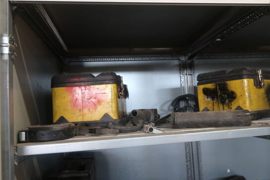 Stålskab med div. Værktøj m.m.