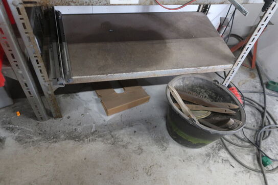 3 stk. lagerreoler med div. Værktøj, varelager, batterier m.m.