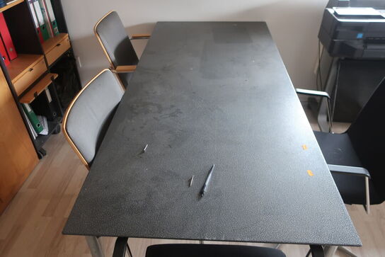 Bord med 4 stk. stole 