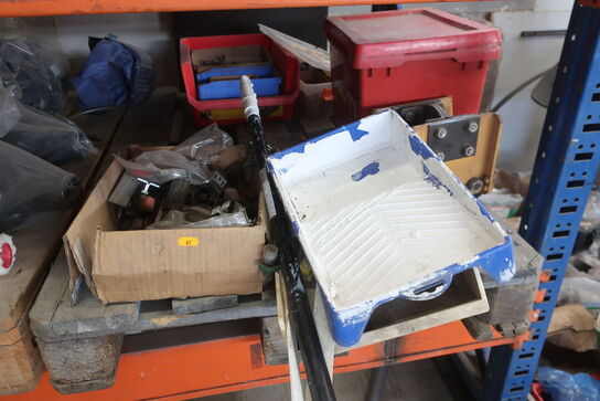 2 stk. paller med div. Varelager