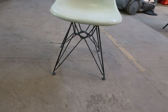 Stol  VITRA Model:744  Eames DSR Fiberglass 22245748