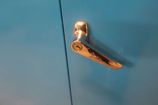 2 stk. Materialeskabe HØVIK STÅL, FINNERUP Model: AT20SKAB