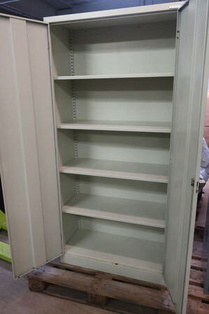 2 stk. Materialeskabe HØVIK STÅL, FINNERUP Model: AT20SKAB