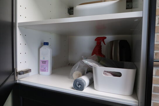 Mikrobølgeovn, termokander, kaffemaskine NESPRESSO m.m.