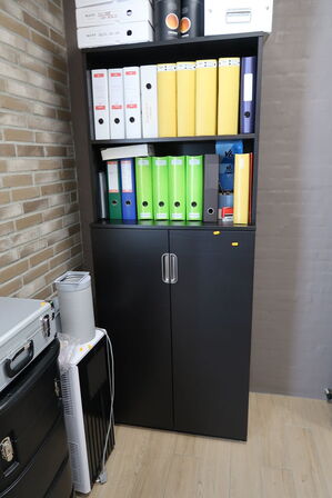 Skab/reol uden indhold